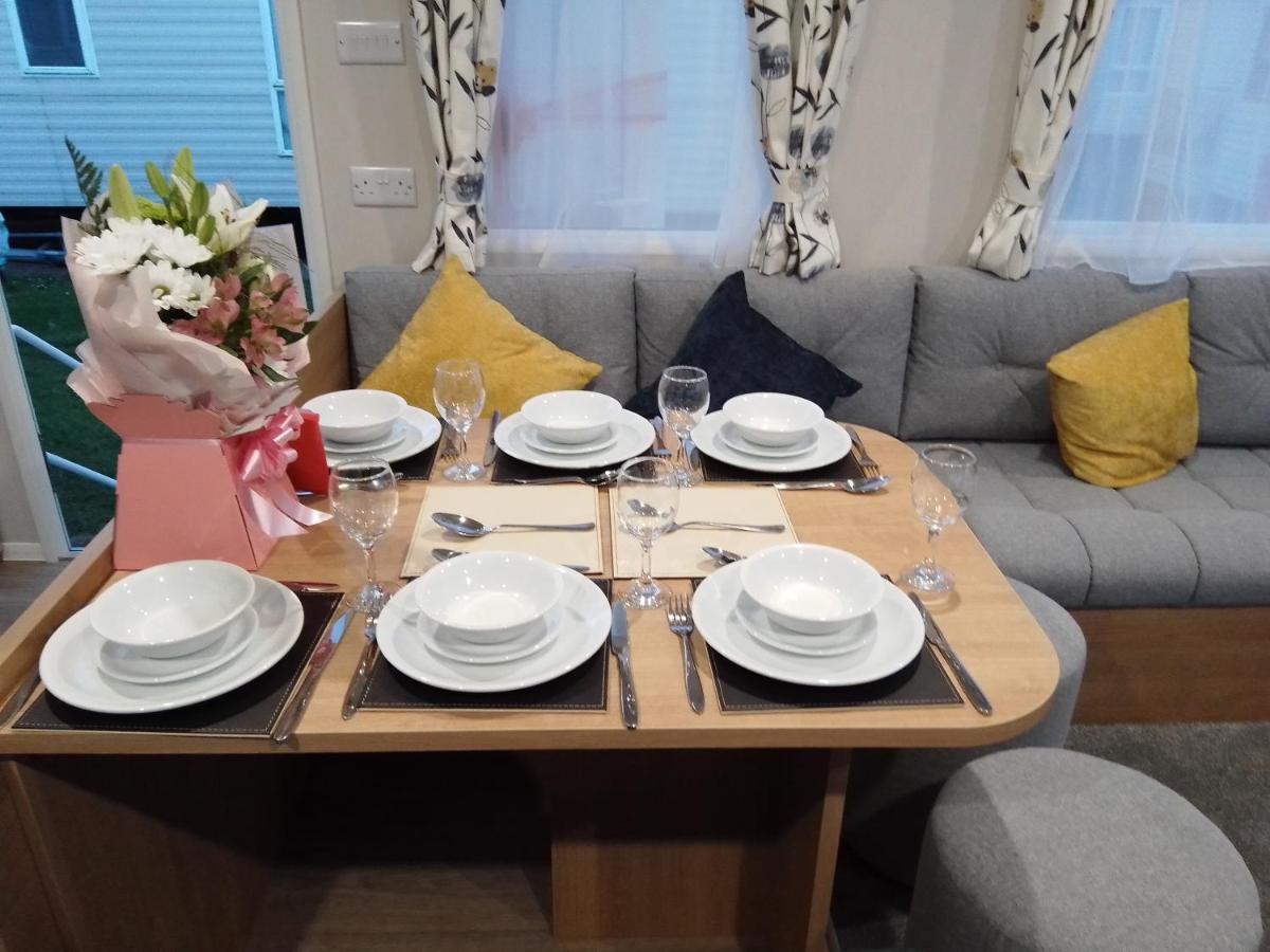 3 Bed ,Sleeps 8 Caravan California Cliffs Holiday Park Scratby Exterior photo