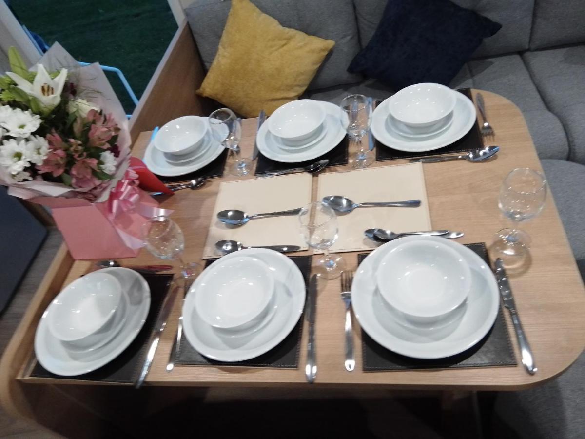 3 Bed ,Sleeps 8 Caravan California Cliffs Holiday Park Scratby Exterior photo