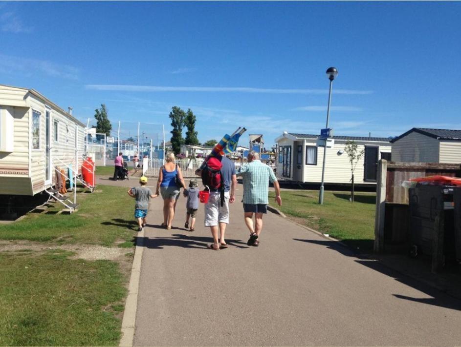 3 Bed ,Sleeps 8 Caravan California Cliffs Holiday Park Scratby Exterior photo
